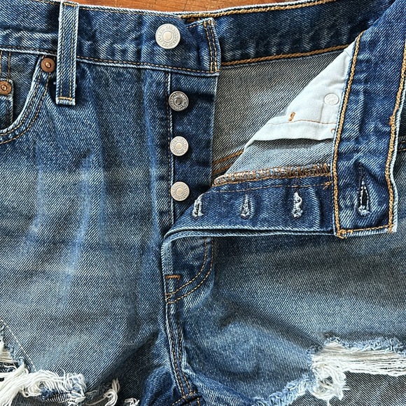 Levi’s 501 Jean Cut-Offs - Picture 4 of 8